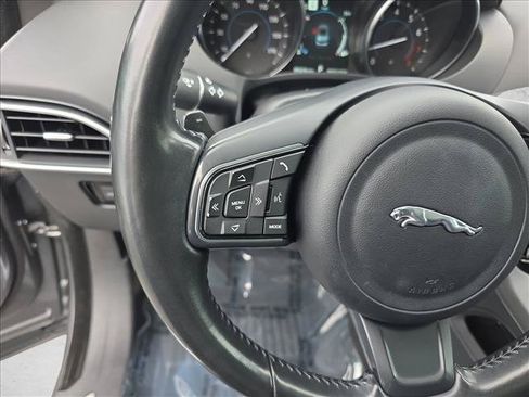 Used 2019 Jaguar F-PACE Premium AWD/4WD image 17