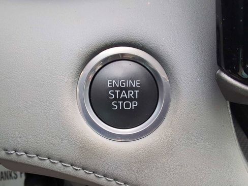 Used 2024 Toyota Highlander XLE FWD image 18