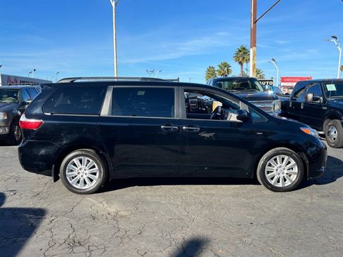 Used 2017 Toyota Sienna XLE 7-Passenger image 2