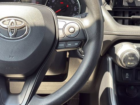 Used 2019 Toyota RAV4 XLE w/ Convenience Package FWD image 15