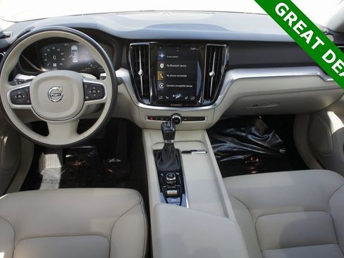 Used 2020 Volvo S60 T6 Momentum image 13
