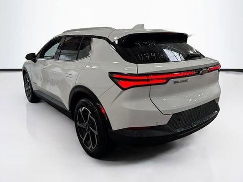 New 2026 Chevrolet Equinox EV LT image 8