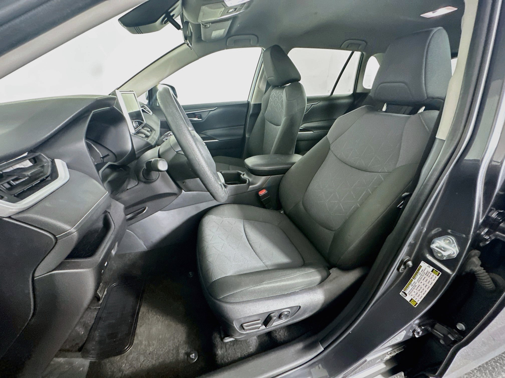 Used 2025 Toyota RAV4 XLE AWD/4WD image 13