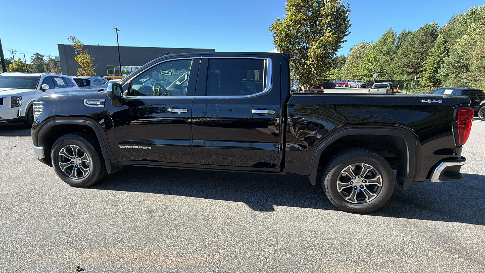 Used 2025 GMC Sierra 1500 SLT AWD/4WD image 11