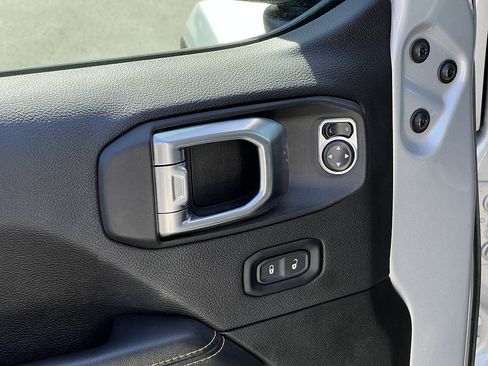 Used 2024 Jeep Wrangler Unlimited Sahara AWD/4WD image 27
