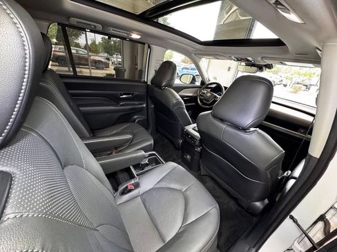 Used 2025 Toyota Grand Highlander AWD image 54