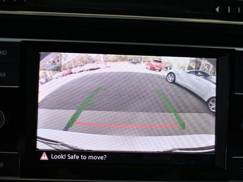 Used 2018 Volkswagen Tiguan S image 37