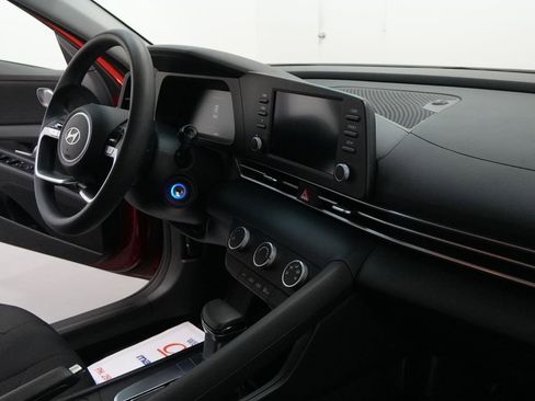 Certified 2025 Hyundai Elantra SE image 26