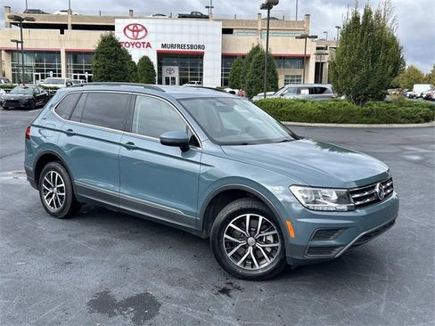 Used 2021 Volkswagen Tiguan SE image 2