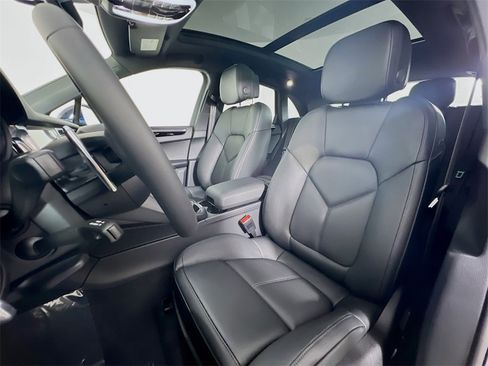New 2026 Porsche Macan image 5