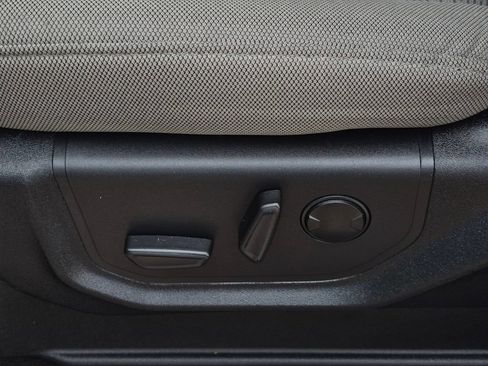 Used 2019 Ford F150 XLT w/ Equipment Group 302A Luxury AWD/4WD image 33