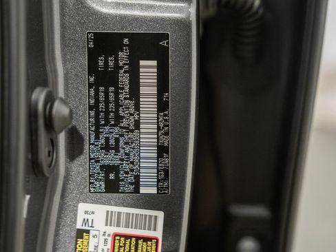 Used 2025 Toyota Highlander XLE AWD/4WD image 42