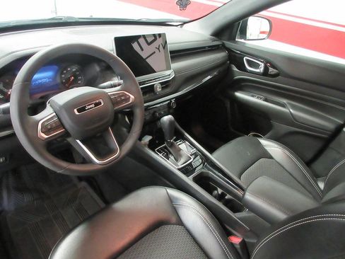 Used 2023 Jeep Compass Latitude w/ Convenience Group AWD/4WD image 18