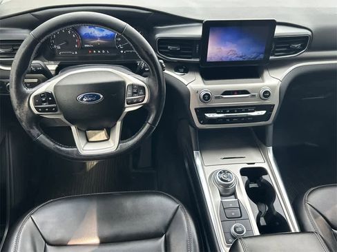 Used 2022 Ford Explorer XLT w/ Equipment Group 202A image 12