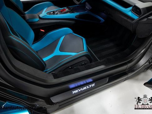 Used 2025 Lamborghini Revuelto AWD/4WD image 27