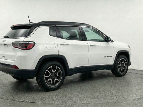 Used 2025 Jeep Compass Trailhawk AWD/4WD image 9