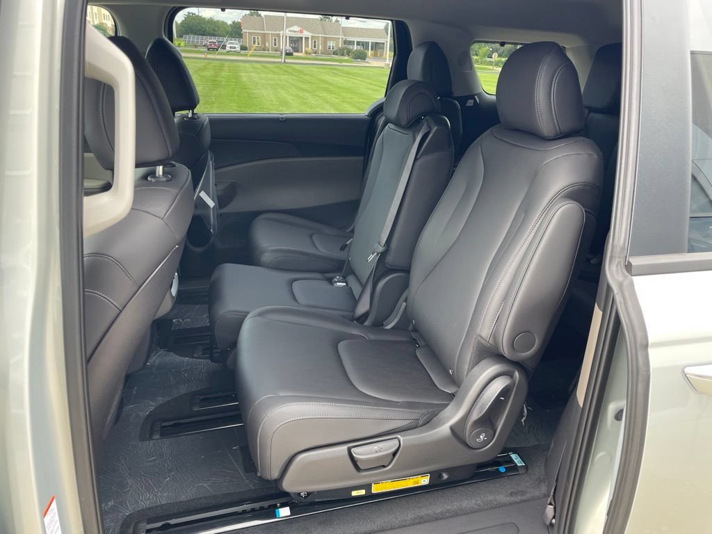 New 2027 Kia Carnival EX FWD image 10