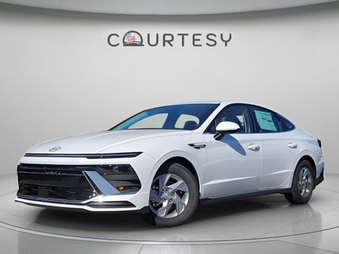 New 2026 Hyundai Sonata SE FWD image 1