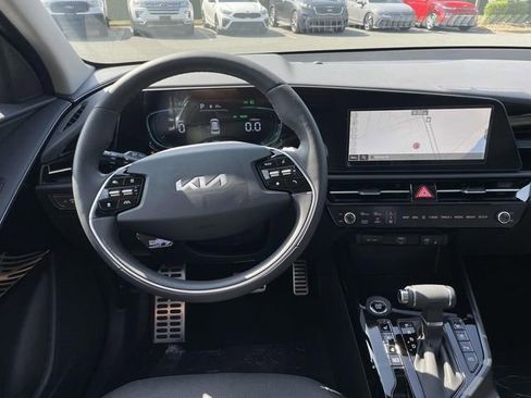 Certified 2025 Kia Niro SX Touring image 22