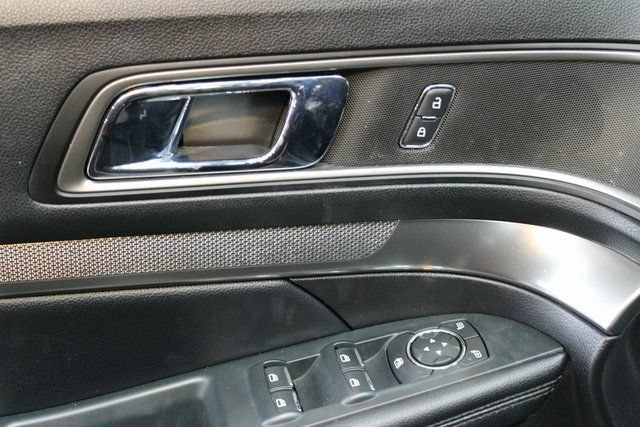 Used 2019 Ford Explorer XLT w/ Safe & Smart Package AWD/4WD image 18