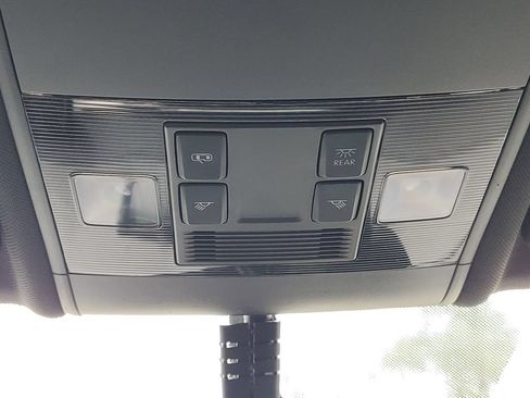 Used 2021 Volkswagen Atlas Cross Sport SE AWD/4WD image 31
