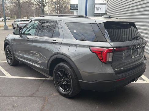 Certified 2025 Ford Explorer Active AWD/4WD image 3