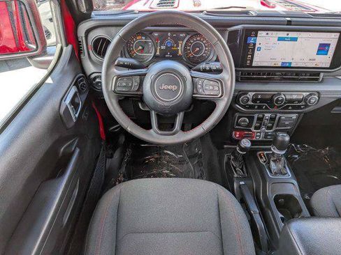 Certified 2025 Jeep Wrangler Unlimited Rubicon AWD/4WD image 17