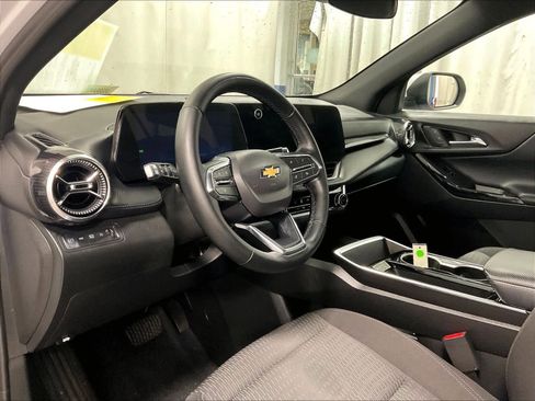 Used 2025 Chevrolet Equinox LT image 8