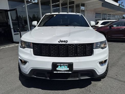 Used 2019 Jeep Grand Cherokee Laredo AWD/4WD image 10