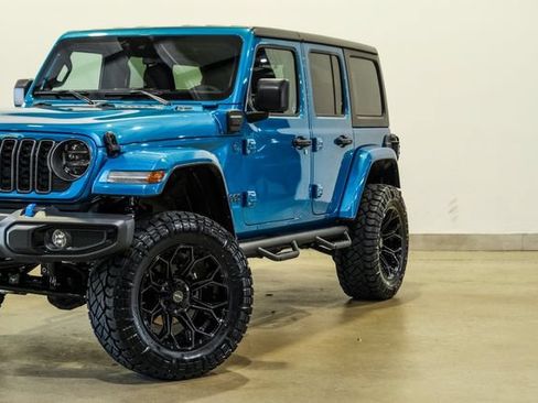 Used 2024 Jeep Wrangler Unlimited w/ Convenience Group AWD/4WD image 19