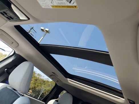 New 2025 Mitsubishi Outlander SE image 10