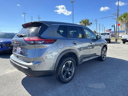 Used 2024 Nissan Rogue SV image 5