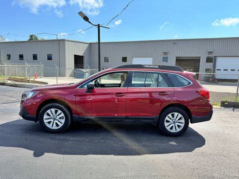 Used 2019 Subaru Outback 2.5i AWD/4WD image 6