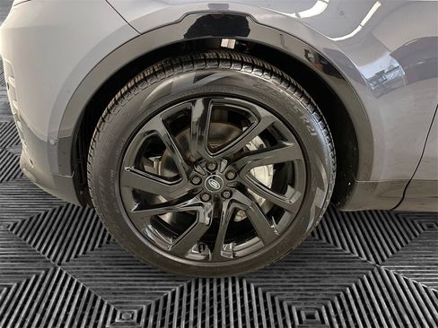 Used 2024 Land Rover Discovery Dynamic SE image 14