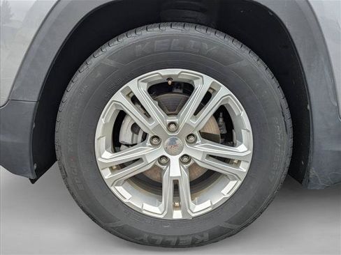 Used 2020 GMC Terrain SLE w/ Driver Convenience Package FWD image 9