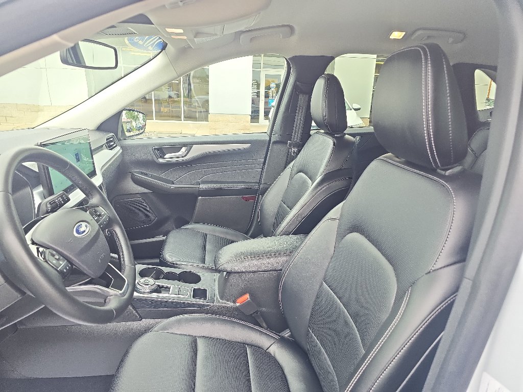 Used 2025 Ford Escape Platinum AWD/4WD image 21