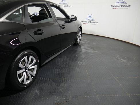 Used 2022 Honda Civic LX image 5
