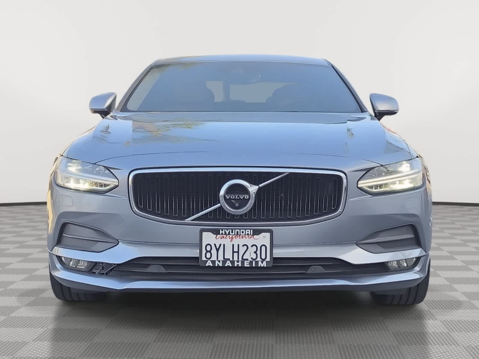 Used 2018 Volvo S90 T5 Momentum w/ Convenience Package FWD image 2