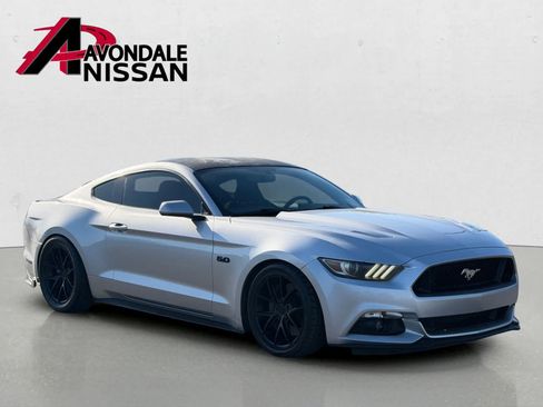 Used 2017 Ford Mustang GT RWD image 8