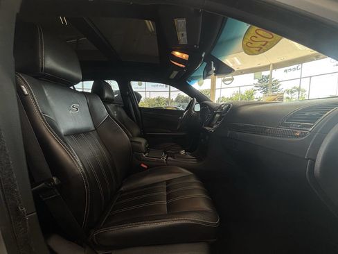 Used 2022 Chrysler 300 S RWD image 33