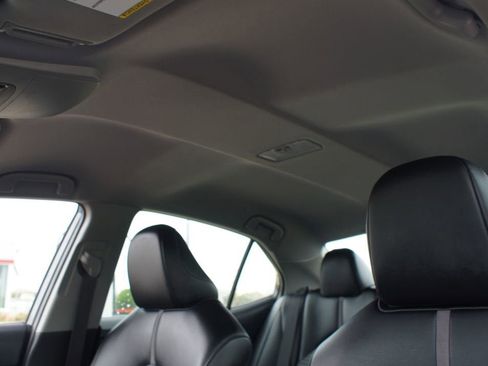 Used 2024 Toyota Camry SE image 6