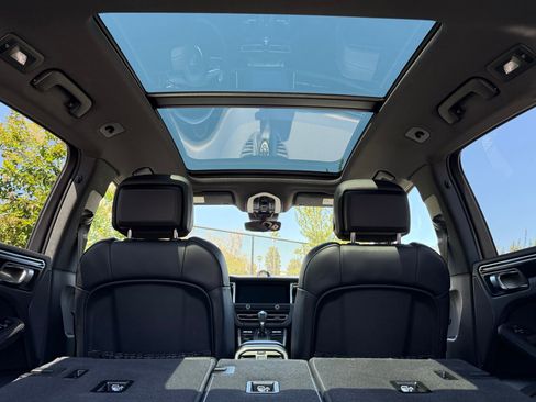 Certified 2024 Porsche Macan AWD/4WD image 33