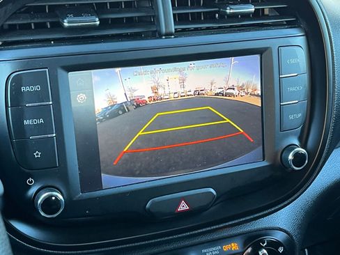 Used 2025 Kia Soul LX w/ LX Technology Package image 17