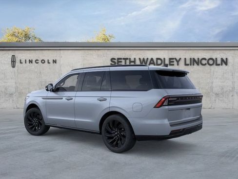 Used 2025 Lincoln Navigator Reserve w/ Jet Appearance Package AWD/4WD image 5