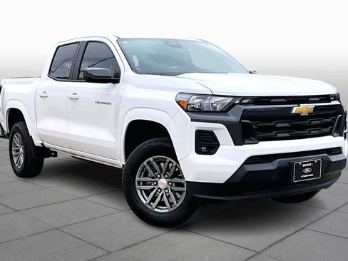 Used 2024 Chevrolet Colorado LT w/ LT Convenience Package image 3