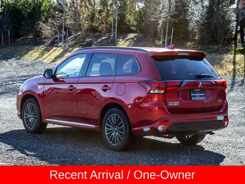 Used 2022 Mitsubishi Outlander 4WD Plug-In Hybrid image 5