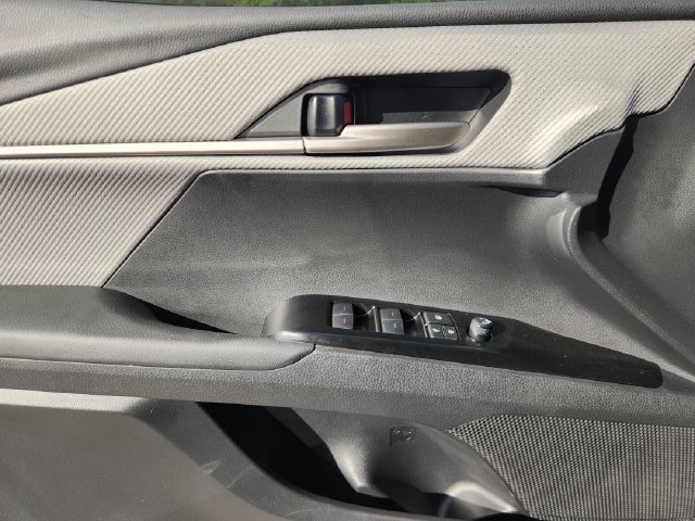 Used 2025 Toyota Camry SE w/ Convenience Package FWD image 21
