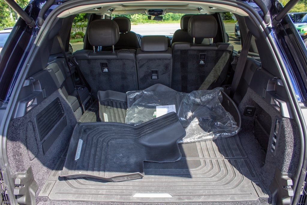 Used 2025 Land Rover Range Rover Long Wheelbase SE AWD/4WD image 24