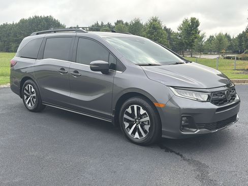 Certified 2026 Honda Odyssey EX-L image 2