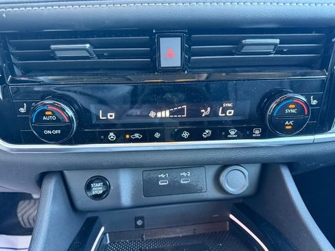 Certified 2025 Nissan Rogue SL image 14